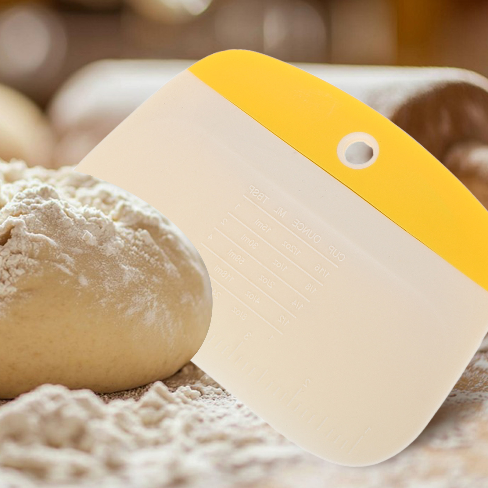 قطعتان من مكشطة البلاستيك المر - مراجعة Bench Scraper Dough وسعره