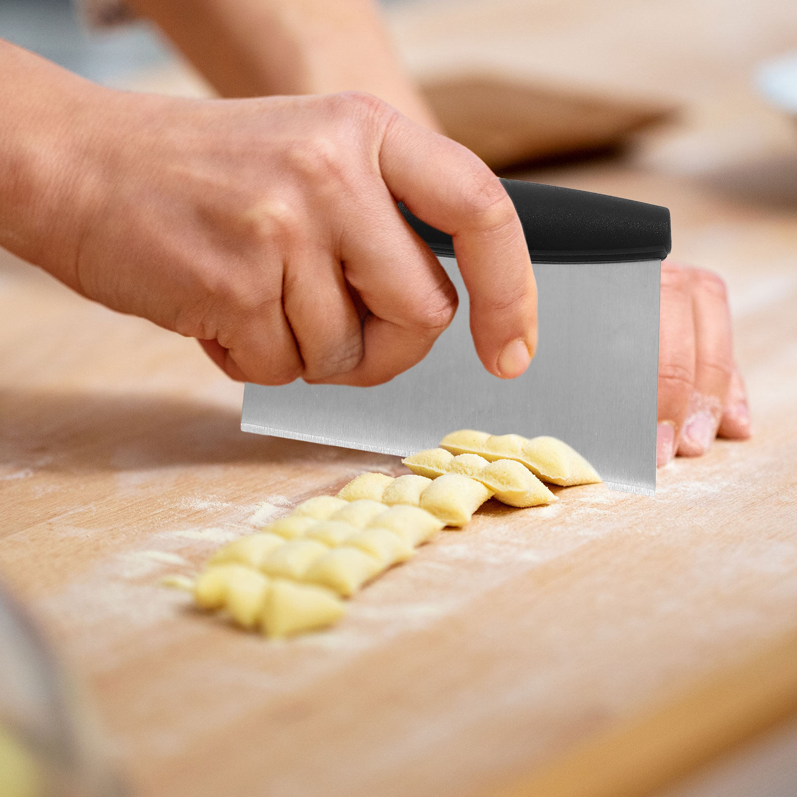 مجموعة واحدة من قواطع العجين ع - مراجعة Bench Scraper Dough وسعره