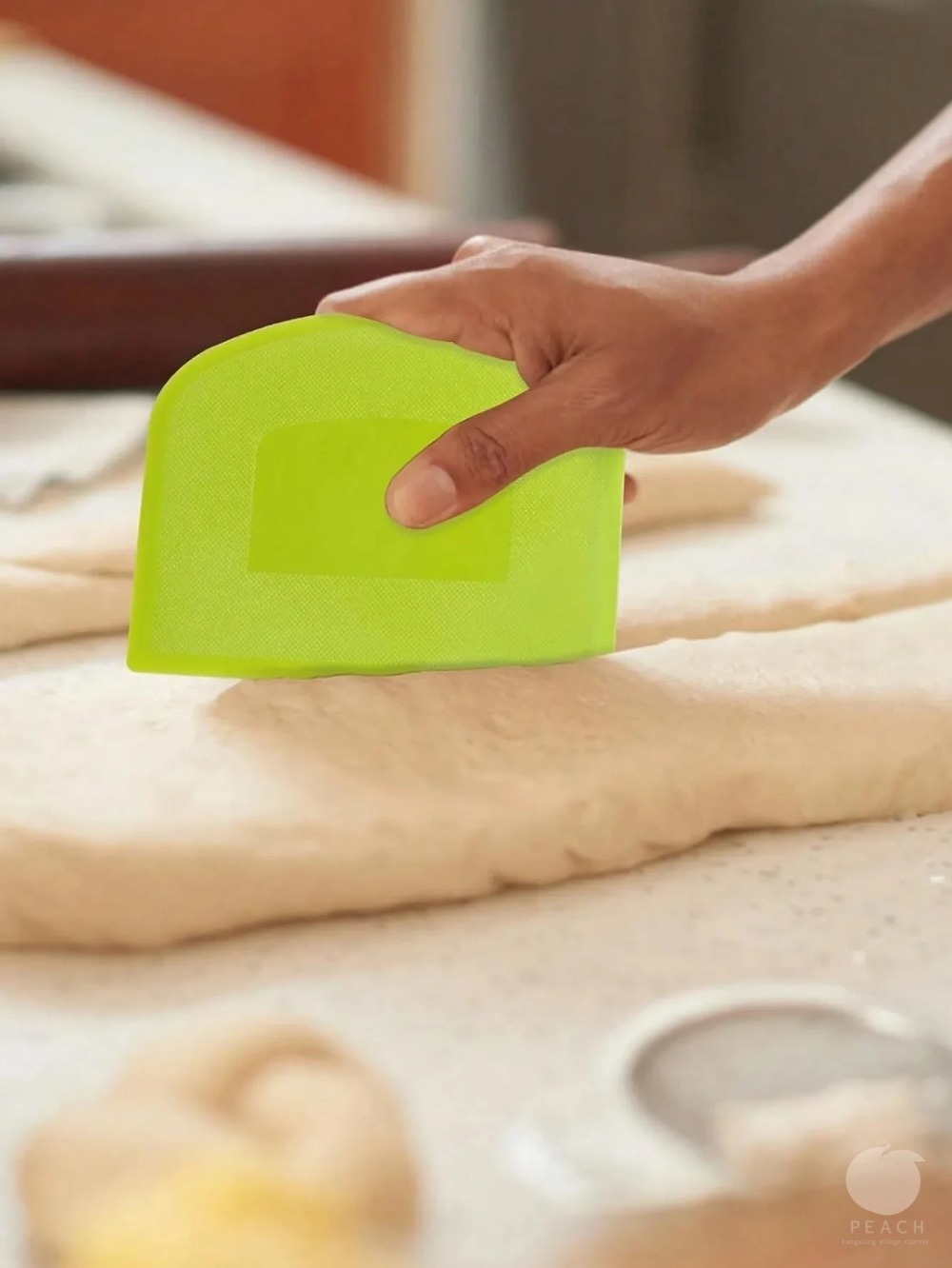 قطعتان من مكشطة العجين المرنة، - مراجعة Bench Scraper Dough وسعره